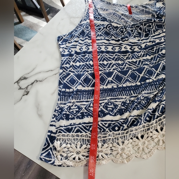 Blue & White Tank Top with lace trim size 2X - Picture 8 of 15